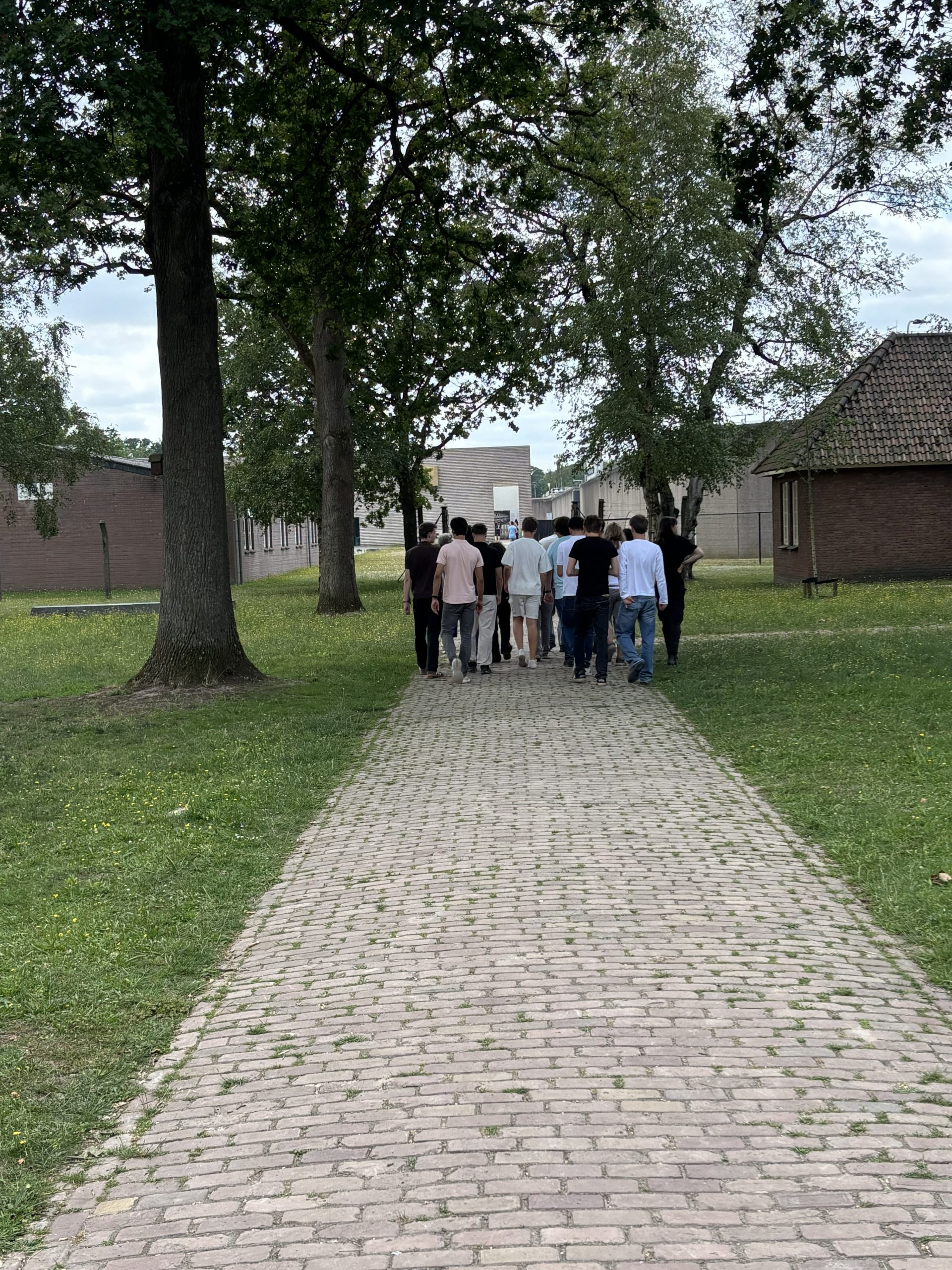 Geschichte hautnah erleben: Q1 besucht die Nationale Gedenkstätte Kamp Vught